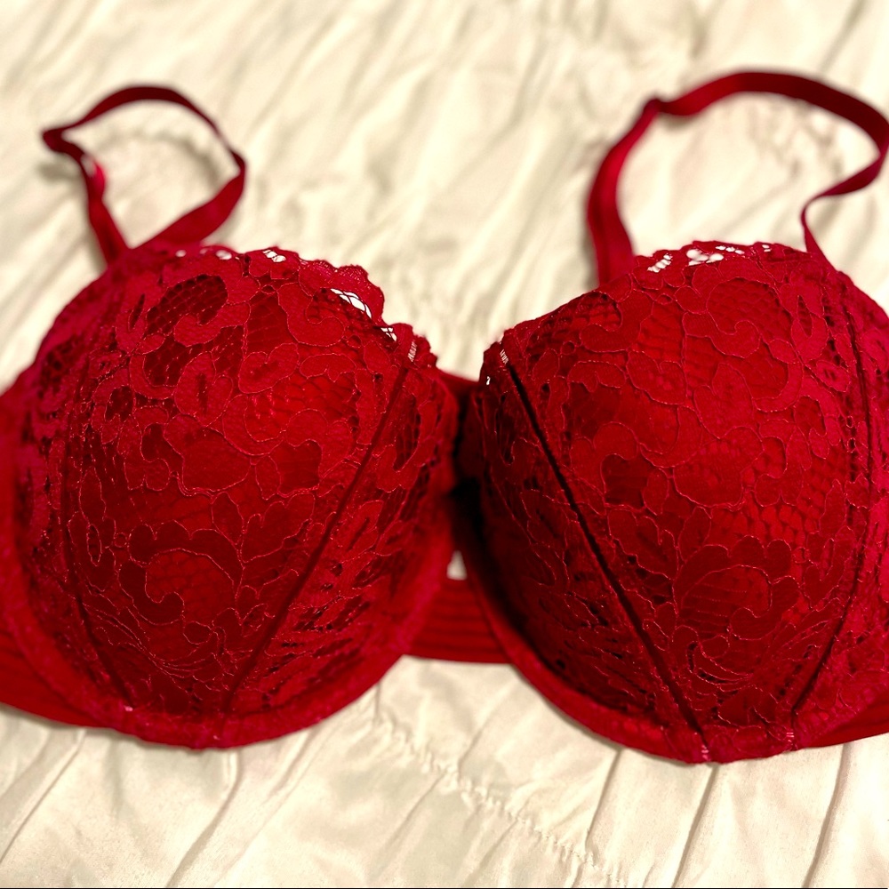 Victoria’s Secret Very Sexy Push-up. 34DD. All over lace